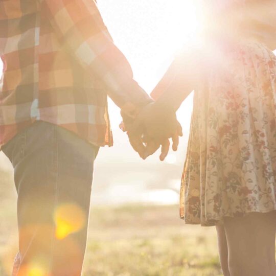 https://4eva15.com/wp-content/uploads/2015/09/couple-cover-image-holding-hands-540x540.jpg